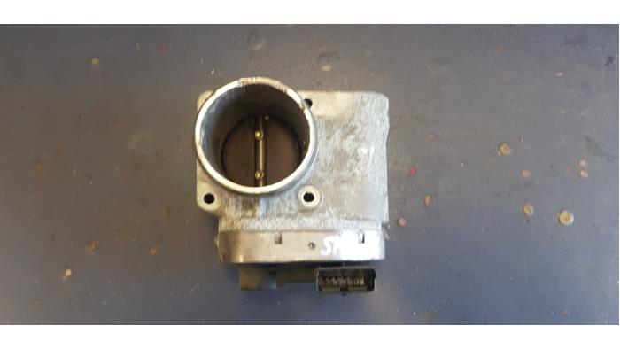 Gebruikte Gasklephuis Fiat Stilo MW (192C) 1.6 16V Prijs € 40,00 Margeregeling aangeboden door Autosloopbedrijf H.C.Stouten