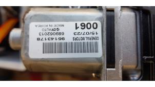 Gebruikte Ruitenwissermotor achter Opel Karl 1.0 12V Prijs € 41,00 Margeregeling aangeboden door Autosloopbedrijf H.C.Stouten