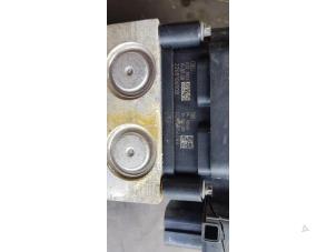 Gebruikte ABS Pomp Volkswagen Polo V (6R) 1.0 TSI 12V BlueMotion Prijs € 100,00 Margeregeling aangeboden door Autosloopbedrijf H.C.Stouten