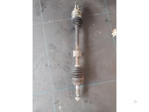 Gebruikte Aandrijfas links-voor Daihatsu Materia 1.5 16V Prijs € 50,00 Margeregeling aangeboden door Autosloopbedrijf H.C.Stouten