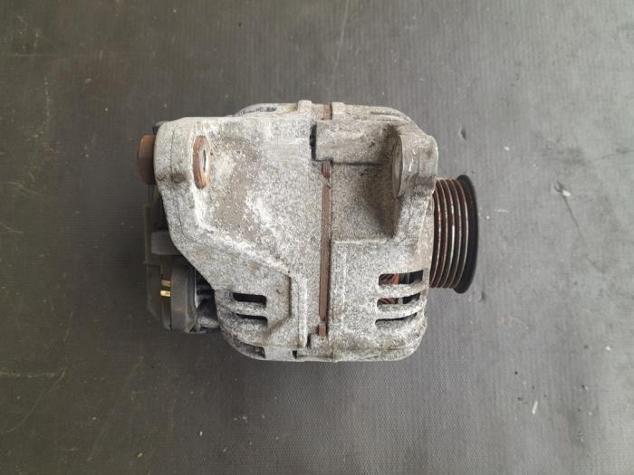 Dynamo van een Volkswagen Passat (3B3) 2.8 V6 30V 4Motion 2002