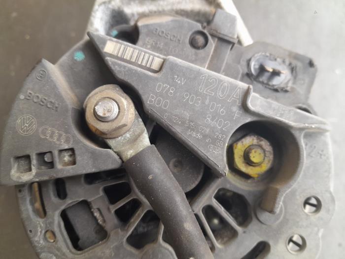 Dynamo van een Volkswagen Passat (3B3) 2.8 V6 30V 4Motion 2002