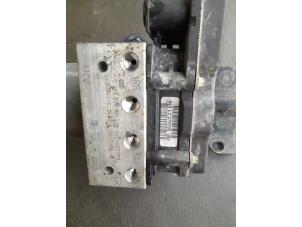 Gebruikte ABS Pomp Smart Forfour (454) 1.5 16V Prijs € 80,00 Margeregeling aangeboden door Autosloopbedrijf H.C.Stouten