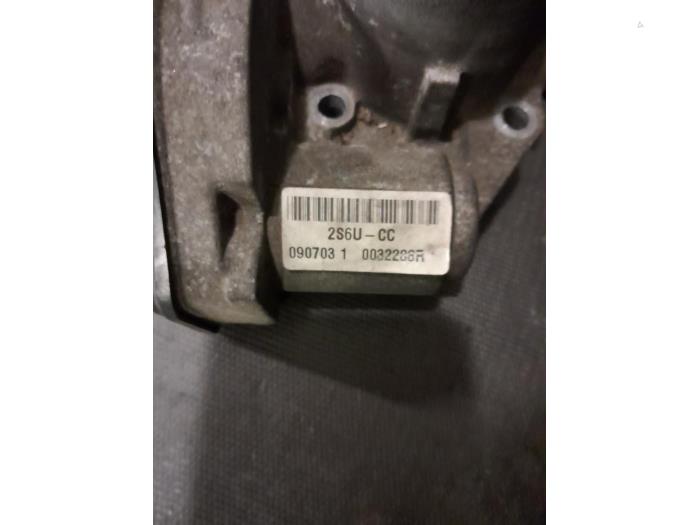 Gebruikte Gasklephuis Ford Fiesta 5 (JD/JH) 1.25 16V Prijs € 40,00 Margeregeling aangeboden door Autosloopbedrijf H.C.Stouten