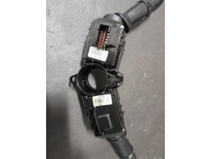 Gebruikte Schakelaar Stuurkolom (licht) Kia Soul I (AM) 1.6 CRDi 16V Prijs € 40,00 Margeregeling aangeboden door Autosloopbedrijf H.C.Stouten