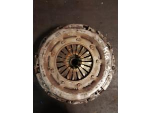 Gebruikte Dubbele massa vliegwiel Kia Soul I (AM) 1.6 CRDi 16V Prijs € 100,00 Margeregeling aangeboden door Autosloopbedrijf H.C.Stouten