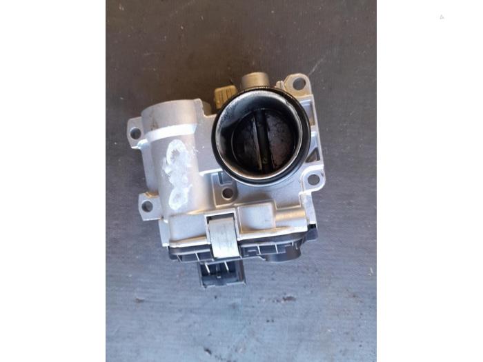 Gebruikte Gasklephuis Renault Clio II (BB/CB) 1.2 16V Prijs € 60,00 Margeregeling aangeboden door Autosloopbedrijf H.C.Stouten