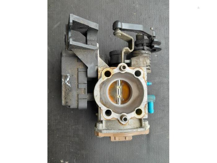 Gebruikte Gasklephuis Citroen Saxo 1.1i X,SX Prijs € 50,00 Margeregeling aangeboden door Autosloopbedrijf H.C.Stouten