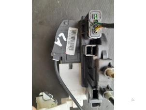 Gebruikte Portierslot Mechaniek 4Deurs links-achter Hyundai i30 (FD) 1.6 CVVT 16V Prijs € 40,00 Margeregeling aangeboden door Autosloopbedrijf H.C.Stouten