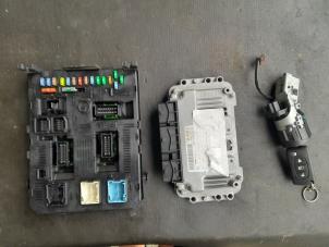 Gebruikte Kontaktslot + computer Citroen C4 Berline (LC) 1.6 16V Prijs € 125,00 Margeregeling aangeboden door Autosloopbedrijf H.C.Stouten