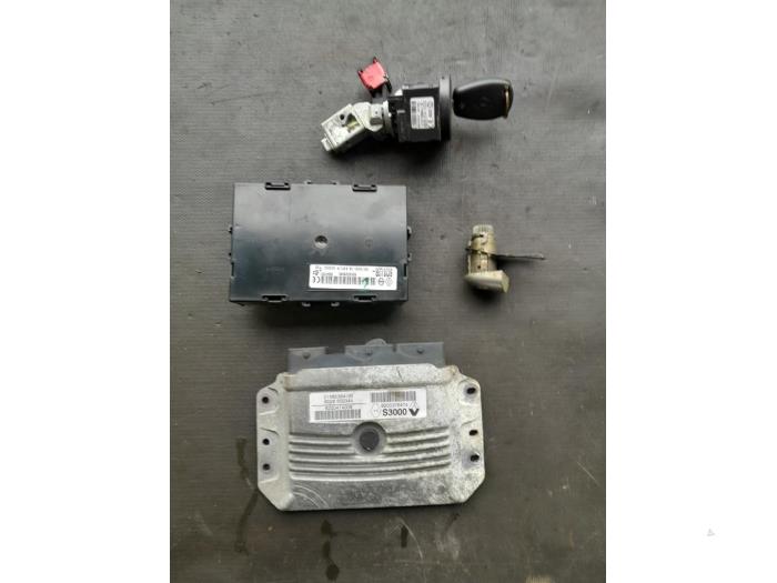 Gebruikte Kontaktslot + computer Renault Modus/Grand Modus (JP) 1.6 16V Prijs € 125,00 Margeregeling aangeboden door Autosloopbedrijf H.C.Stouten