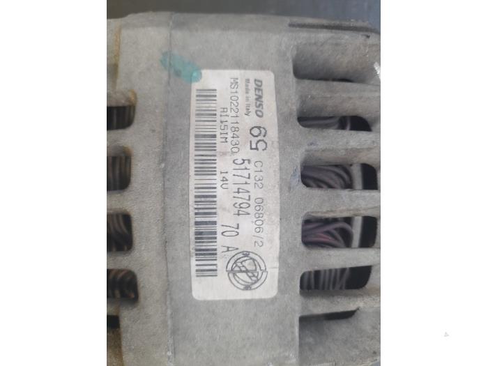 Gebruikte Dynamo Fiat Grande Punto (199) 1.2 Prijs € 40,00 Margeregeling aangeboden door Autosloopbedrijf H.C.Stouten