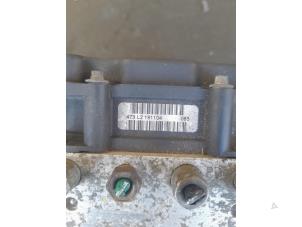 Gebruikte ABS Pomp Renault Modus/Grand Modus (JP) 1.2 16V Prijs € 50,00 Margeregeling aangeboden door Autosloopbedrijf H.C.Stouten