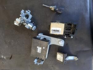 Gebruikte Kontaktslot + computer Daihatsu Sirion 2 (M3) 1.0 12V DVVT Prijs € 125,00 Margeregeling aangeboden door Autosloopbedrijf H.C.Stouten