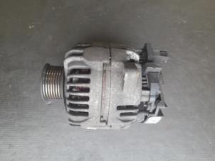 Gebruikte Dynamo Renault Clio III Estate/Grandtour (KR) 1.2 16V TCE 100 Prijs € 35,00 Margeregeling aangeboden door Autosloopbedrijf H.C.Stouten