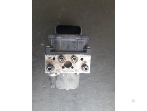 Gebruikte ABS Pomp Peugeot 307 CC (3B) 2.0 16V Prijs € 75,00 Margeregeling aangeboden door Autosloopbedrijf H.C.Stouten