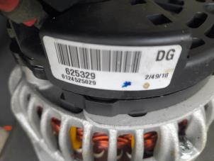 Gebruikte Dynamo Volvo V70 (SW) 2.4 20V 170 Prijs op aanvraag aangeboden door Autosloopbedrijf H.C.Stouten