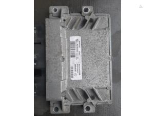 Gebruikte Kontaktslot + computer Renault Twingo II (CN) 1.2 16V Prijs op aanvraag aangeboden door Autosloopbedrijf H.C.Stouten