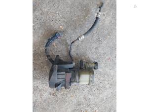 Gebruikte Servopomp Renault Kangoo Express (FC) 1.5 dCi 80 Prijs € 150,00 Margeregeling aangeboden door Autosloopbedrijf H.C.Stouten