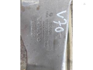 Gebruikte Ruitenwissermotor achter Volvo V70 (GW/LW/LZ) 2.5 10V Prijs € 35,00 Margeregeling aangeboden door Autosloopbedrijf H.C.Stouten