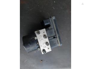 Gebruikte ABS Pomp Opel Zafira (M75) 2.2 16V Direct Ecotec Prijs € 80,00 Margeregeling aangeboden door Autosloopbedrijf H.C.Stouten