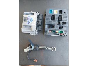 Gebruikte Kontaktslot + computer Peugeot 207/207+ (WA/WC/WM) 1.4 16V VTi Prijs € 125,00 Margeregeling aangeboden door Autosloopbedrijf H.C.Stouten