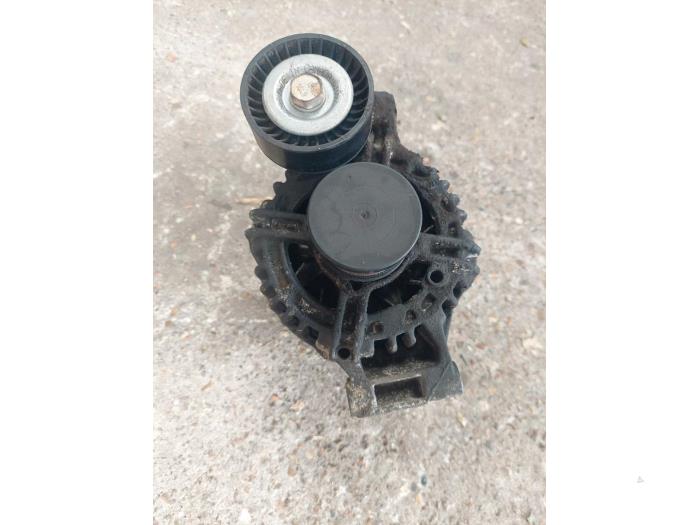 Gebruikte Dynamo BMW 3 serie Touring (E46/3) 316i 16V Prijs € 40,00 Margeregeling aangeboden door Autosloopbedrijf H.C.Stouten