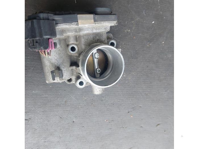 Gebruikte Gasklephuis Opel Corsa D 1.2 ecoFLEX Prijs € 50,00 Margeregeling aangeboden door Autosloopbedrijf H.C.Stouten