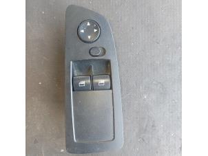 Gebruikte Ruit schakelaar elektrisch BMW 1 serie (E87/87N) 116i 1.6 16V Prijs € 25,00 Margeregeling aangeboden door Autosloopbedrijf H.C.Stouten