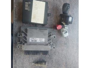 Gebruikte Contactslot + computer Renault Twingo II (CN) 1.2 Prijs € 125,00 Margeregeling aangeboden door Autosloopbedrijf H.C.Stouten