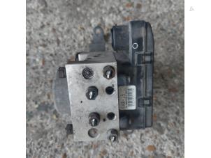 Gebruikte ABS Pomp Honda Jazz (GD/GE2/GE3) 1.2 i-DSi Prijs € 60,00 Margeregeling aangeboden door Autosloopbedrijf H.C.Stouten