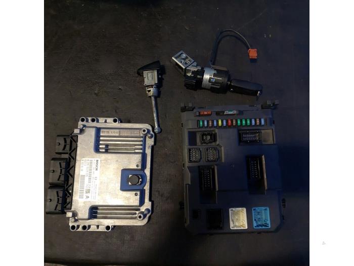 Gebruikte Contactslot + computer Peugeot 207/207+ (WA/WC/WM) 1.4 16V VTi Prijs € 125,00 Margeregeling aangeboden door Autosloopbedrijf H.C.Stouten