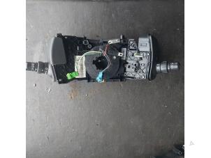 Gebruikte Licht + Raw Schakelaar Renault Scénic II (JM) 1.4 16V Prijs € 50,00 Margeregeling aangeboden door Autosloopbedrijf H.C.Stouten