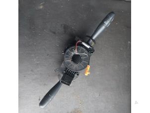 Gebruikte Licht + Raw Schakelaar Renault Trafic New (FL) 2.0 dCi 16V 115 Prijs € 35,00 Margeregeling aangeboden door Autosloopbedrijf H.C.Stouten