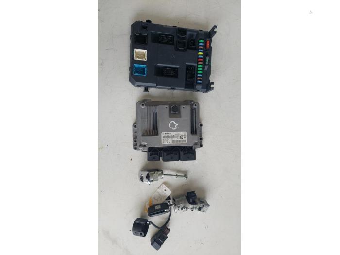 Gebruikte Kontaktslot + computer Citroen C3 (SC) 1.4 16V VTi Prijs € 150,00 Margeregeling aangeboden door Autosloopbedrijf H.C.Stouten