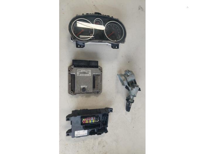 Gebruikte Kontaktslot + computer Opel Corsa D 1.3 CDTi 16V ecoFLEX Prijs € 140,00 Margeregeling aangeboden door Autosloopbedrijf H.C.Stouten