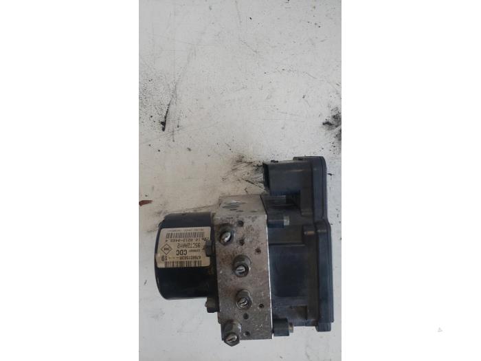 Gebruikte ABS Pomp Renault Megane III Berline (BZ) 1.5 dCi 90 Prijs € 200,00 Margeregeling aangeboden door Autosloopbedrijf H.C.Stouten