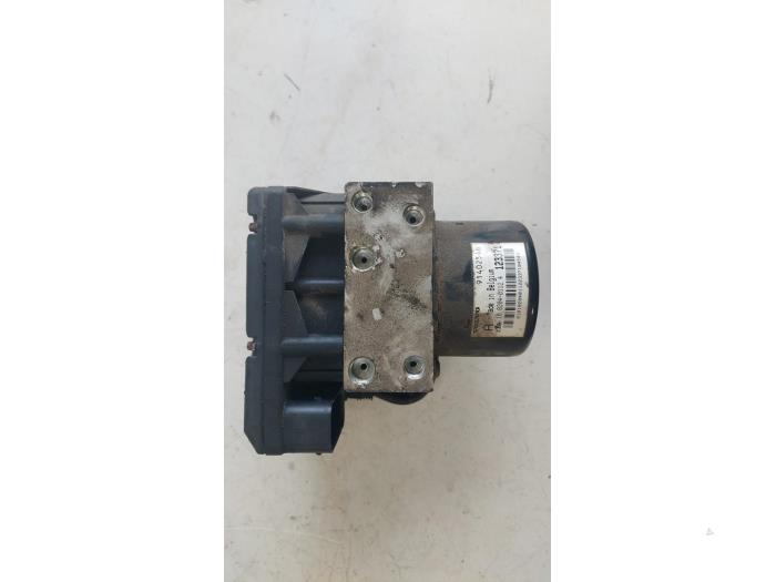 Gebruikte ABS Pomp Volvo V70 (GW/LW/LZ) 2.5 10V Prijs € 100,00 Margeregeling aangeboden door Autosloopbedrijf H.C.Stouten