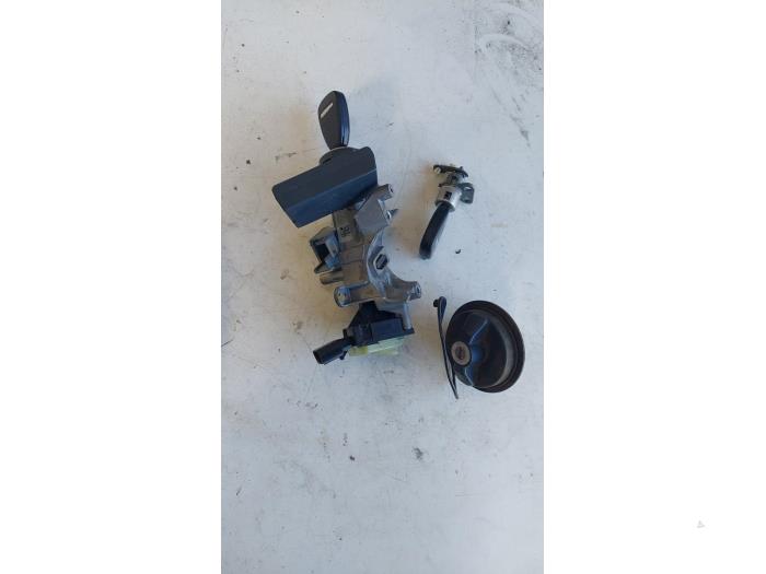 Gebruikte Kontaktslot + computer Dodge Caliber 1.8 16V Prijs € 160,00 Margeregeling aangeboden door Autosloopbedrijf H.C.Stouten