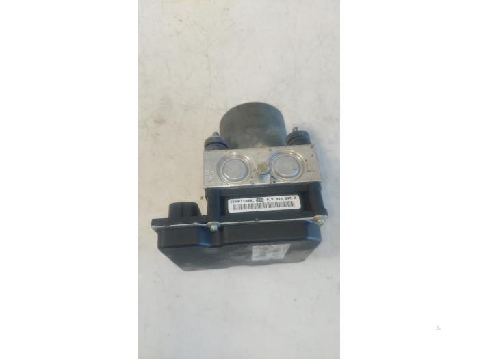 Gebruikte ABS Pomp Audi A4 (B6) 1.8 T 20V Prijs € 100,00 Margeregeling aangeboden door Autosloopbedrijf H.C.Stouten