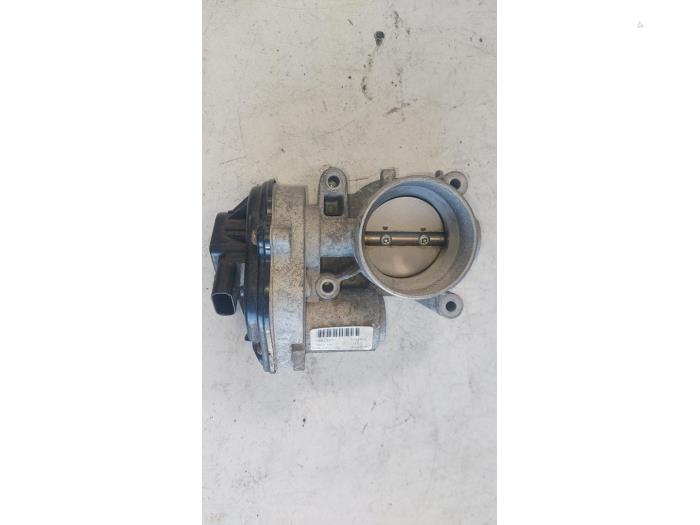 Gebruikte Gasklephuis Ford Focus 2 Wagon 1.8 16V Prijs € 35,00 Margeregeling aangeboden door Autosloopbedrijf H.C.Stouten
