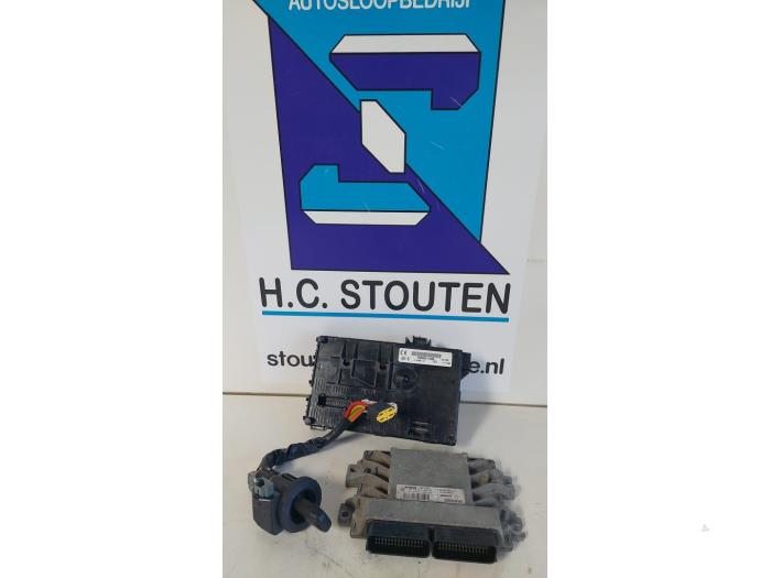 Gebruikte Contactslot + computer Renault Clio II (BB/CB) 1.4 16V Prijs € 125,00 Margeregeling aangeboden door Autosloopbedrijf H.C.Stouten