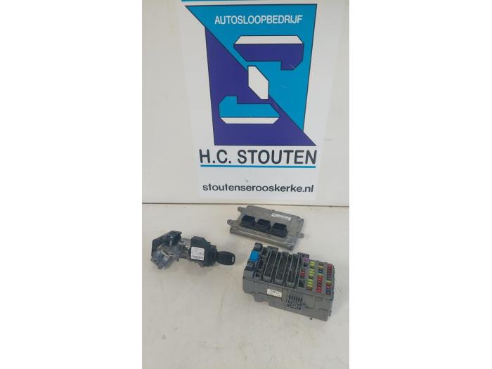Gebruikte Kontaktslot + computer Honda Civic (FK/FN) 1.4 i-Dsi Prijs € 125,00 Margeregeling aangeboden door Autosloopbedrijf H.C.Stouten