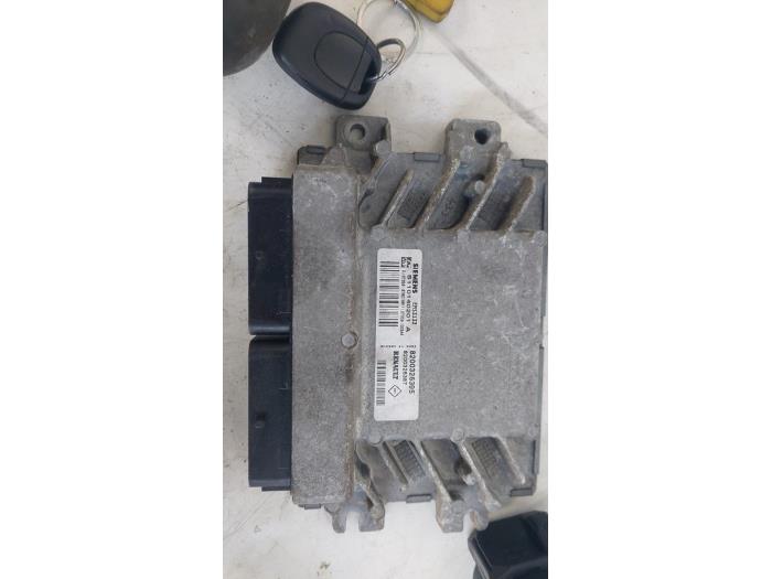 Gebruikte Kontaktslot + computer Renault Clio II (BB/CB) 1.2 Prijs € 125,00 Margeregeling aangeboden door Autosloopbedrijf H.C.Stouten