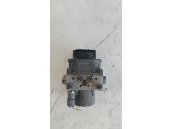 Gebruikte ABS Pomp Audi A4 Avant (B6) 2.5 TDI 24V Prijs € 65,00 Margeregeling aangeboden door Autosloopbedrijf H.C.Stouten