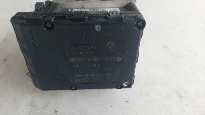 Gebruikte ABS Pomp Volkswagen Golf IV (1J1) 1.9 SDI Prijs € 75,00 Margeregeling aangeboden door Autosloopbedrijf H.C.Stouten