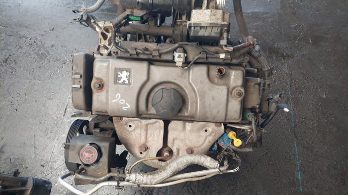 Gebruikte Motor Peugeot 206 (2A/C/H/J/S) 1.4 XR,XS,XT,Gentry Prijs € 350,00 Margeregeling aangeboden door Autosloopbedrijf H.C.Stouten