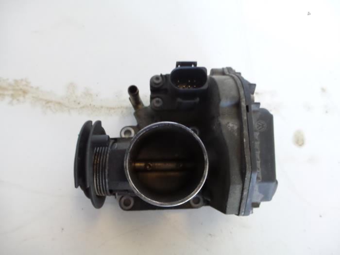 Gebruikte Gasklephuis Volkswagen Polo III (6N1) 1.4i 60 Prijs € 50,00 Margeregeling aangeboden door Autosloopbedrijf H.C.Stouten