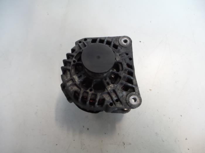 Gebruikte Dynamo Mitsubishi Carisma 1.9 DI-D MP Prijs € 50,00 Margeregeling aangeboden door Autosloopbedrijf H.C.Stouten