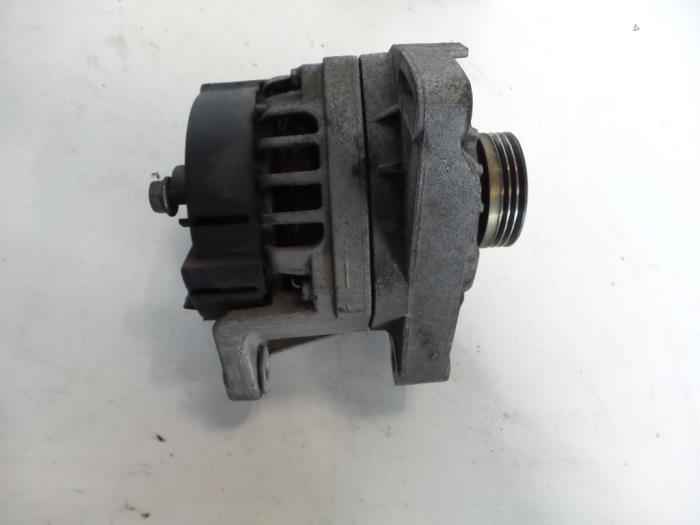 Gebruikte Dynamo Renault Twingo (C06) 1.2 Prijs € 45,00 Margeregeling aangeboden door Autosloopbedrijf H.C.Stouten